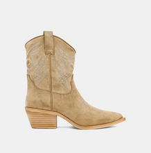 Load image into Gallery viewer, Zahara Western Boots
