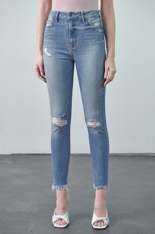 Hidden Taylor High Rise Skinny with Fray Hem