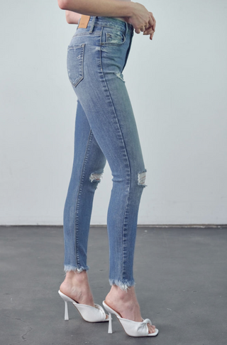 Hidden Taylor High Rise Skinny with Fray Hem