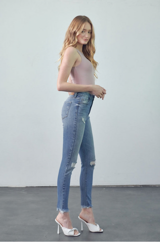 Hidden Taylor High Rise Skinny with Fray Hem